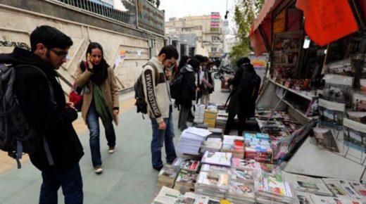 إيران تحظر طباعة وتوزيع الصحف الورقية بسبب كورونا