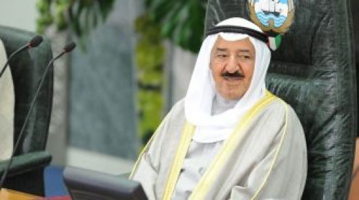 أمير الكويت يوجه بدعم المواطنين ويعفو عن سجناء بسبب كورونا