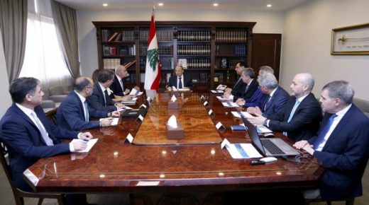 لبنان يقرر تعليق سداد ديونه واعادة هيكلتها