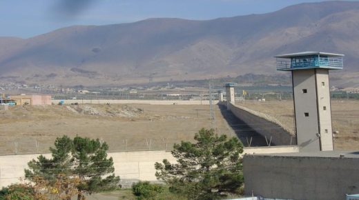 إيران تقر بوقوع اضطرابات في سجن همدان المركزي