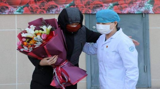 المريض الأخير المصاب بكوفيد-19 في مدينة تيانجين بشمالي الصين يخرج المستشفى بعد شفائه.