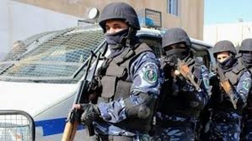 الشرطة تقبض على أربعة أشخاص مشتبه بهم بالاعتداء على شاب في نابلس