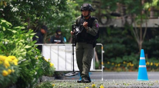 إصابة 18 شخصا إثر انفجار قنبلتين أمام مكتب حكومي في تايلاند