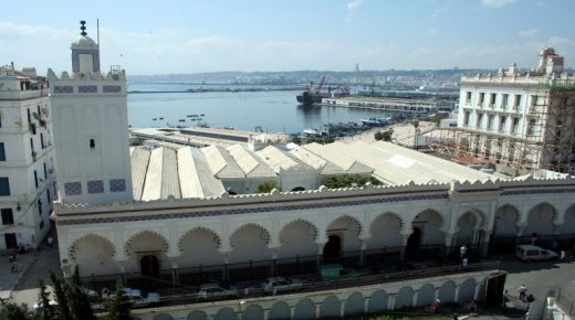 الجزائر تغلق المساجد حتى إشعار آخر بسبب فيروس كورونا