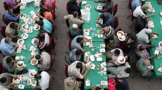 مصر تمنع موائد الإفطار والاعتكاف في رمضان