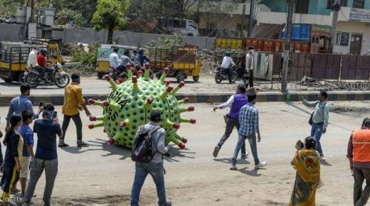 الهند.. “سيارة كورونا” تجوب الشوارع للتوعية بالوباء