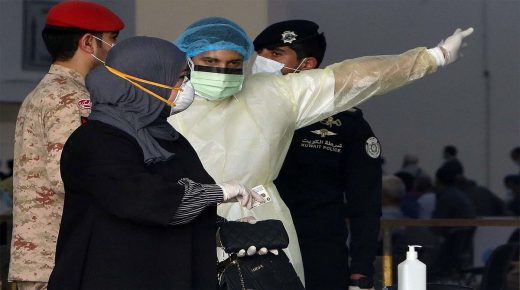 “كورونا”.. تزاحم عمال في منطقة المهبولة يثير استياء كويتيين