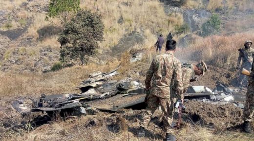 باكستان تسقط طائرة تجسس هندية في كشمير