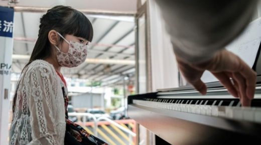 بتعلم الموسيقى في الشاحنات: الصين تتغلب على كورونا