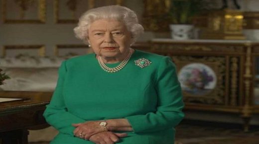 الملكة إليزابيث تلغي “تحية السلاح” بعيد ميلادها للمرة الأولى منذ 68 عاما