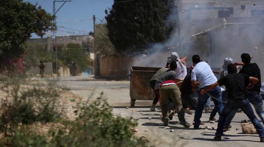 اصابة شاب بجروح والعشرات بالاختناق خلال قمع الاحتلال مسيرة كفر قدوم