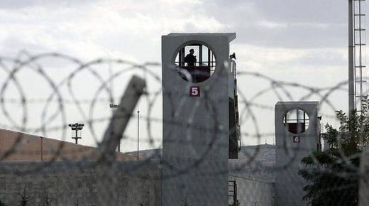 السجون المكتظة تجبر تركيا على الإفراج عن آلاف السجناء بسبب كورونا