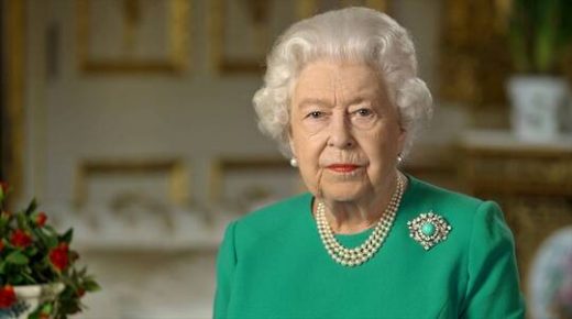 ملكة بريطانيا تبعث برسالة تقدير للعاملين في مجال الصحة حول العالم