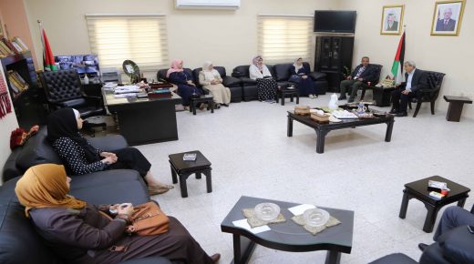 قلقيلية: المحافظ يلتقي وفداً من بلدية قلقيلية واللجان المساندة التطوعية
