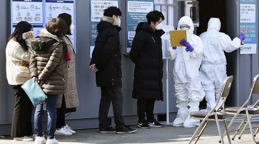 كوريا الجنوبية تخفف بعض قيود التباعد الاجتماعي مع تراجع إصابات كورونا
