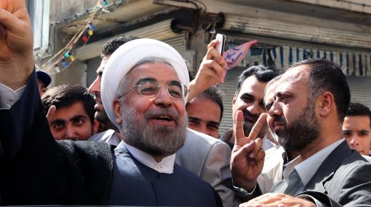روحاني يعصف بجهود مكافحة كورونا ويعيد الأنشطة الاقتصادية تدريجيا في إيران