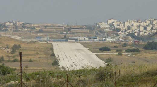 الاحتلال يجري تدريبات خاصة بـ”كورونا” على أرض مطار قلنديا
