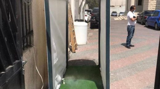 تركيب جهاز معقم الكتروني على مدخل مبنى الأمن الوقائي في بيت لحم