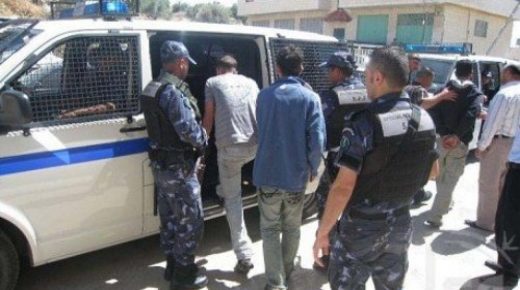 الشرطة تقبض على مطلوبين للعدالة وتحرر مخالفات سلامة عامة في جنين