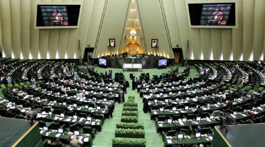 نواب في برلمان إيران يقدمون شكوى ضد وزير العمل