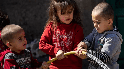 يحارب الإنفلونزا.. فوائد الماء الدافئ في الصيف