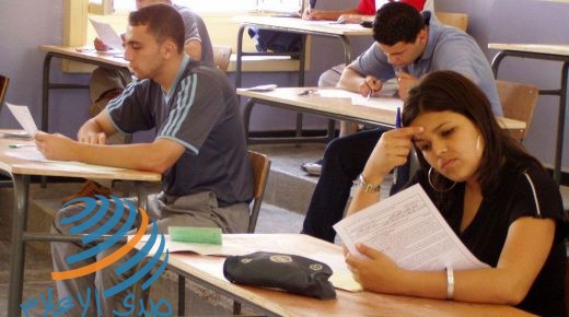 الجزائر تنهي العام الدراسي وتؤجل الامتحانات إلى سبتمبر