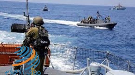 زوارق الاحتلال تعتقل صيادين في بحر غزة
