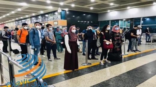 وصول الدفعة الثالثة من العائدين العالقين إلى مطار القاهرة.. صور
