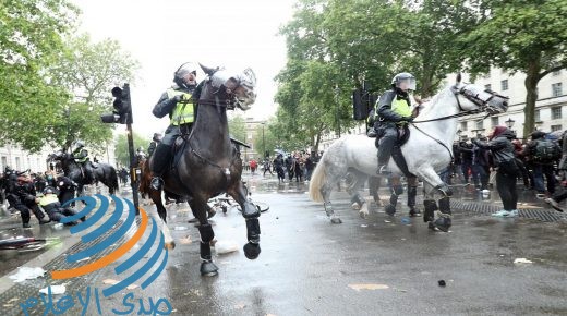 مظاهرات ضد العنصرية.. سقوط مروع لشرطية عن حصانها في لندن وإصابة 10 ضباط