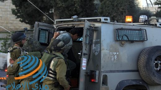 قوات الاحتلال تعتقل 4 شبان من نحالين غرب بيت لحم
