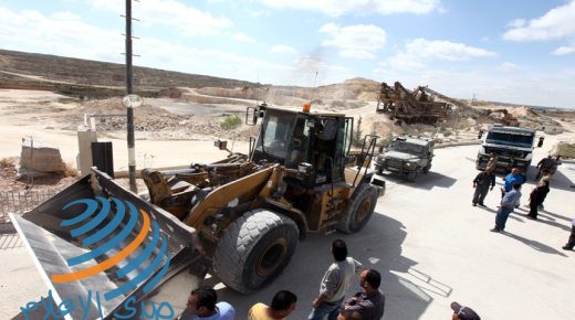 الاحتلال يستولي على 5 جرافات ومعدات ويحتجز عمالا في المزرعة الغربية