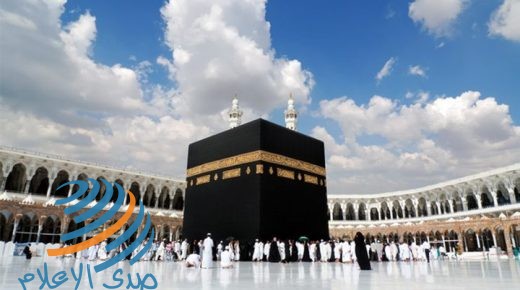 الحجاج يؤدون صلاتي الظهر والعصر جمعا وقصرا في عرفات