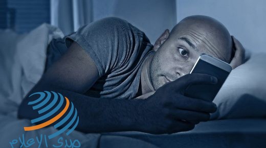 كيف يضر الضوء الأزرق للهاتف والكمبيوتر المحمول بصحتك؟
