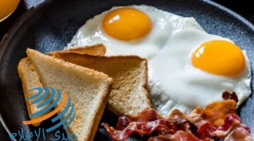 هل تناول البيض يزيد أعراض متلازمة القولون العصبي؟