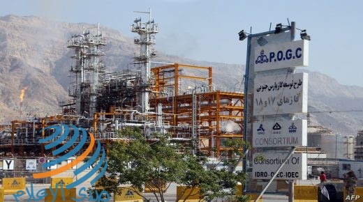 برلماني إيراني ينتقد قرار الحكومة ببيع النفط في البورصة