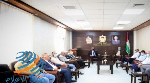 أبو بكر يجتمع مع وزير الحكم المحلي ويناقشان عدداً من القضايا