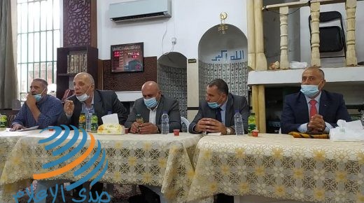 الرجوب و وكيل وزارة الأوقاف يجتمعون بالائمة وموظفي الاوقاف في مسجد النور