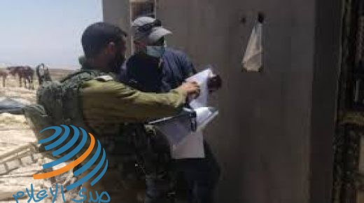الاحتلال يخطر بالهدم ووقف البناء لمنازل وجدران استنادية في قرية نحالين غرب بيت لحم