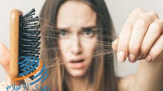 الأسباب الـ12 الأكثر شيوعاً لتساقط الشعر عند النساء