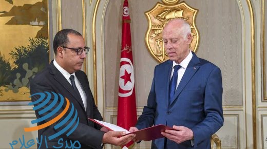 This handout image released by the Tunisian Presidency shows Tunisia's Prime Minister-designate Hichem Mechichi (L) presenting his cabinet list for Tunisian President Kais Saied (R) in Carthage palace , east of the capital Tunis, on August 24, 2020. - Tunisia's prime minister-designate on Tuesday unveiled the country's second government in six months, which must now seek approval from lawmakers incensed by how the administration was formed. (Photo by - / Tunisian Presidency / AFP) / RESTRICTED TO EDITORIAL USE - MANDATORY CREDIT "AFP PHOTO / TUNISIAN PRESIDENCY " - NO MARKETING - NO ADVERTISING CAMPAIGNS - DISTRIBUTED AS A SERVICE TO CLIENTS