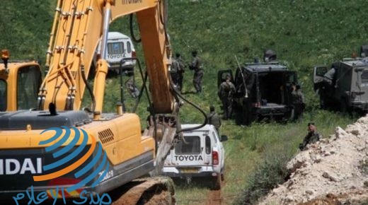 الاحتلال يستولي على شاحنة و”باجر” جنوب الخليل