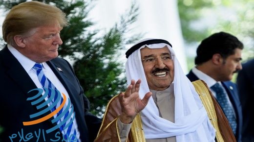 US President Donald Trump greets Kuwait's Emir Sheikh Sabah al-Ahmad Al-Sabah outside the West Wing of the White House before a meeting September 5, 2018 in Washington, DC. (Photo by Brendan Smialowski / AFP)