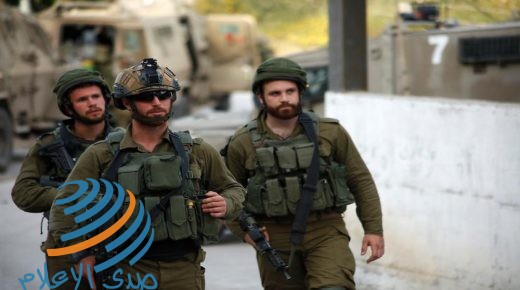 الاحتلال يستولي على بسطات الباعة المتجولين قرب حاجز قلنديا شمال القدس
