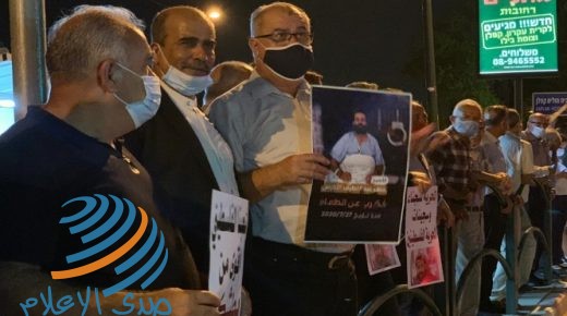 تظاهرة أمام مستشفى “كابلان” اسنادا للأسير الأخرس