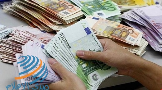 مخاوف “العزل العام” في فرنسا تخفض اليورو مقابل الدولار