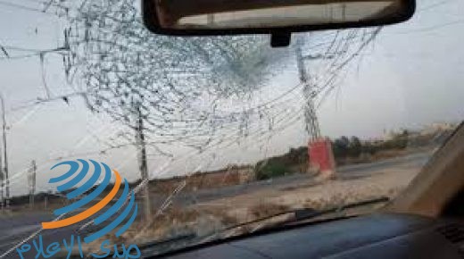 مستوطنون يهاجمون مركبات المواطنين بالحجارة جنوب نابلس