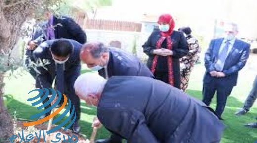 وزير الزراعة يفتتح حديقة فلسطين بمقر السفارة التونسية في رام الله