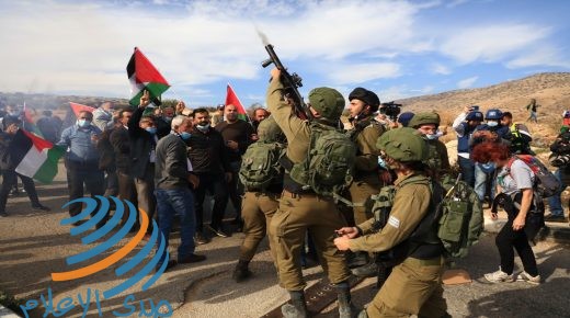 الاحتلال يُصعد انتهاكاته: قمع وتجريف اراضي واصابة واعتقال العشرات