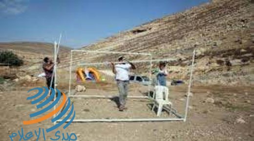 مستوطنون ينصبون خيمة وخزانات مياه فوق اراضي جالود