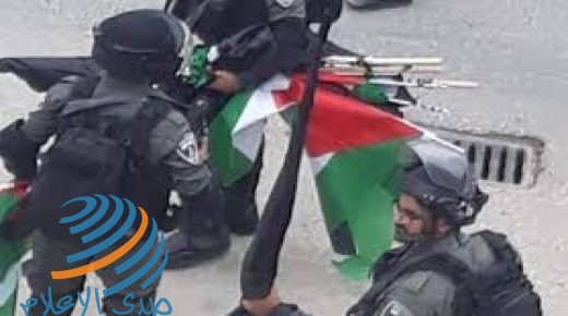 القدس: الاحتلال يزيل أعلام فلسطين ورايات “فتح”
